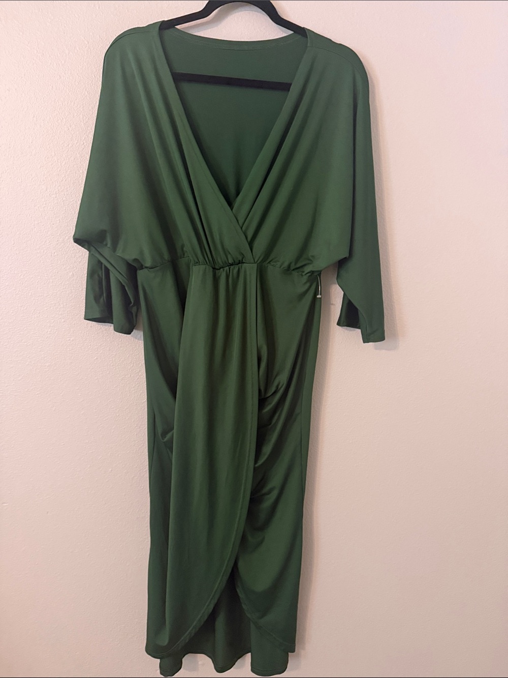 Drop dead ! This Women's Green V-Neck Maxi Wrap Dress sets the occasion!